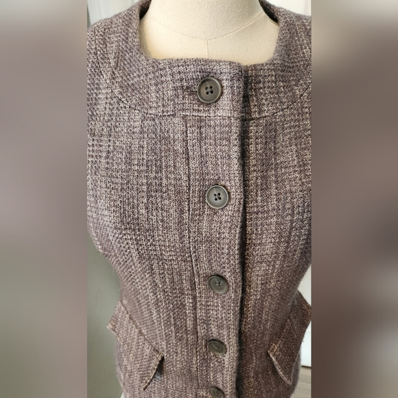 Banana Republic Taupe Skirt Suit - Size 4 - Picture 9 of 16